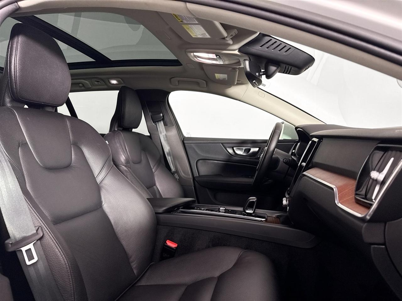 Volvo V60 Cross Country B5 AWD Plus 2023