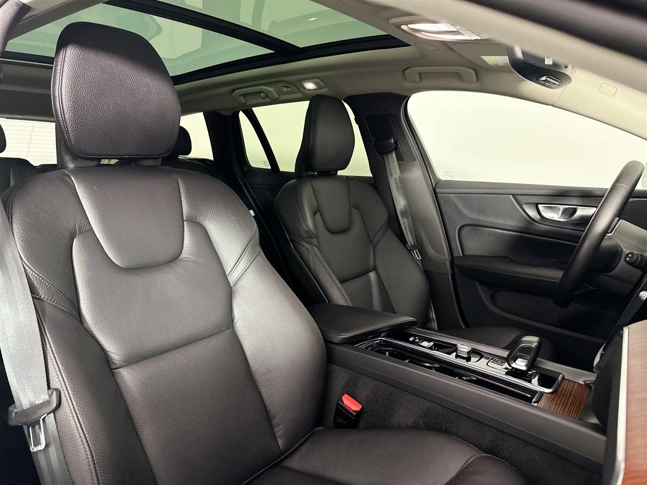 Volvo V60 Cross Country B5 AWD Plus 2023