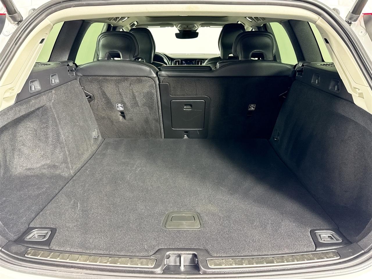 Volvo V60 Cross Country B5 AWD Plus 2023