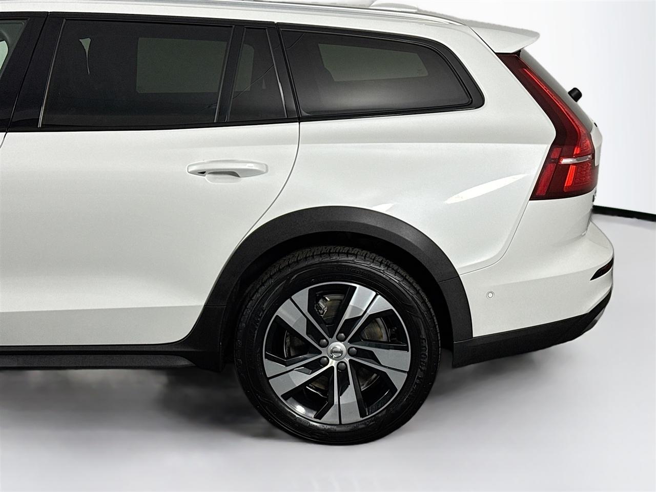 Volvo V60 Cross Country B5 AWD Plus 2023