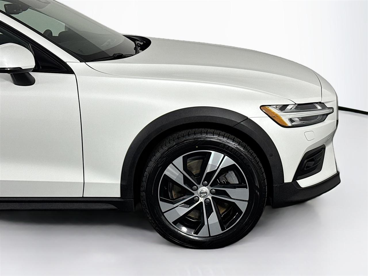 Volvo V60 Cross Country B5 AWD Plus 2023