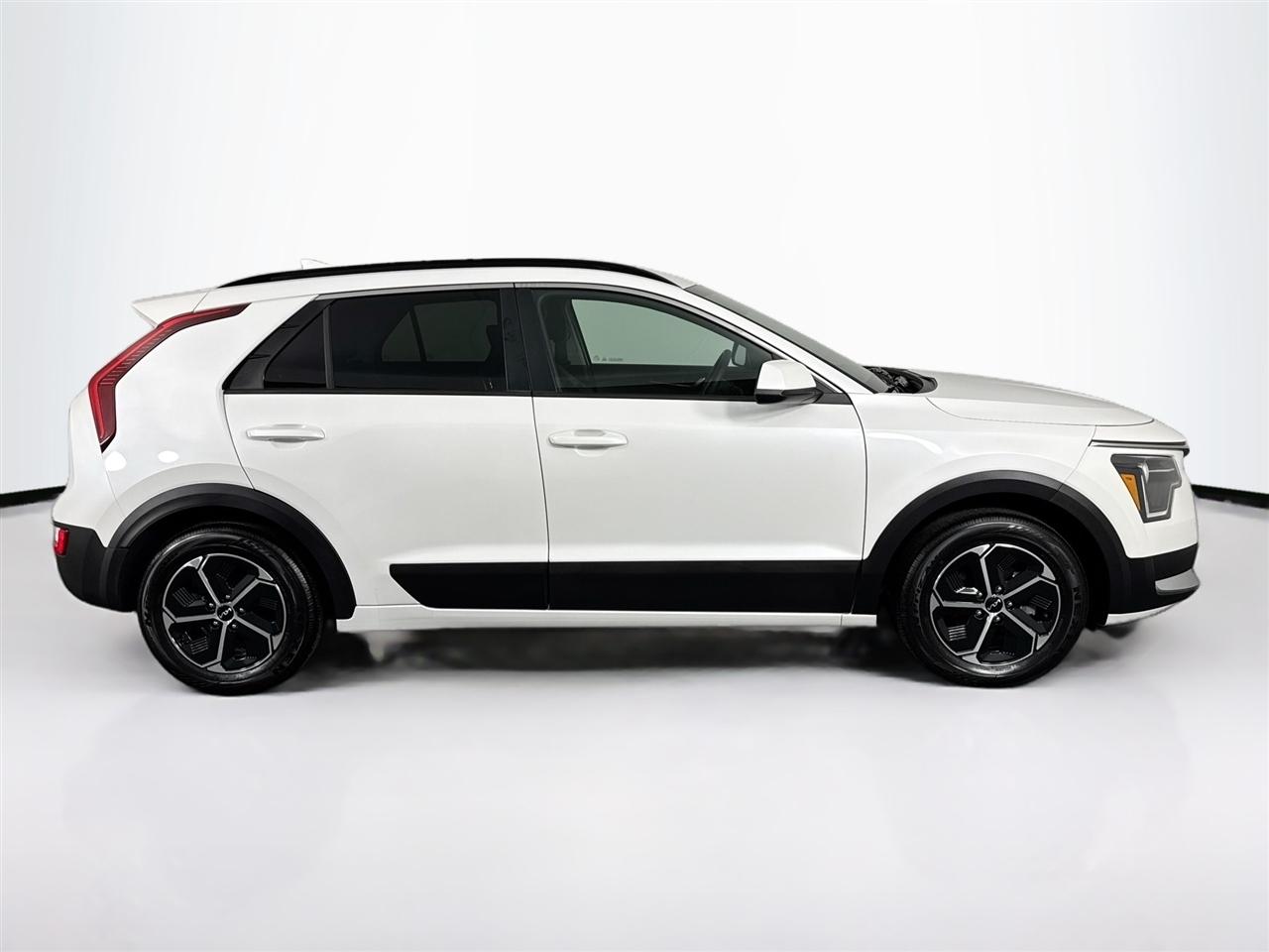 Kia Niro LX FWD 2023