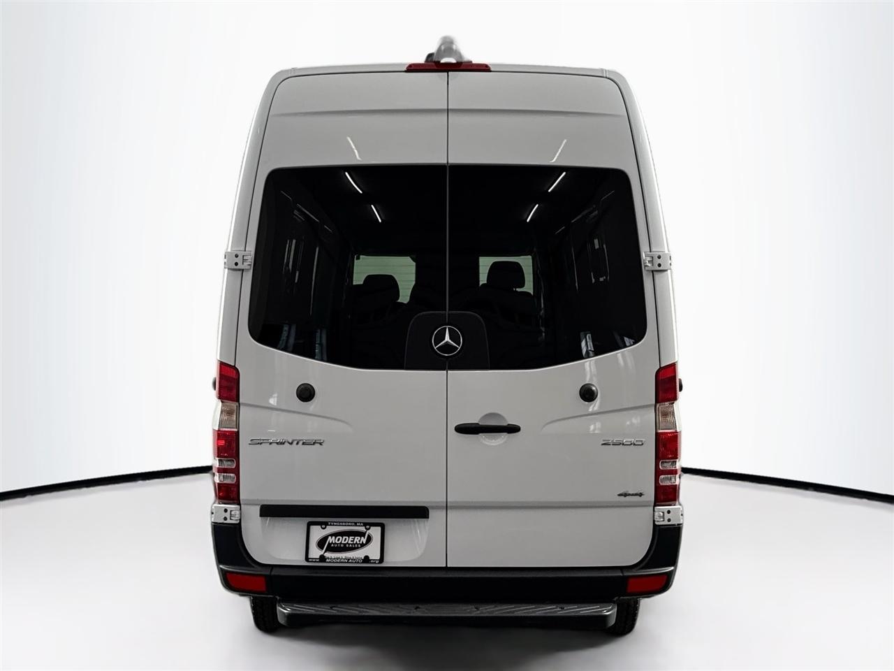Mercedes-Benz Sprinter Crew Van 2500 High Roof V6 170" 4WD 2018