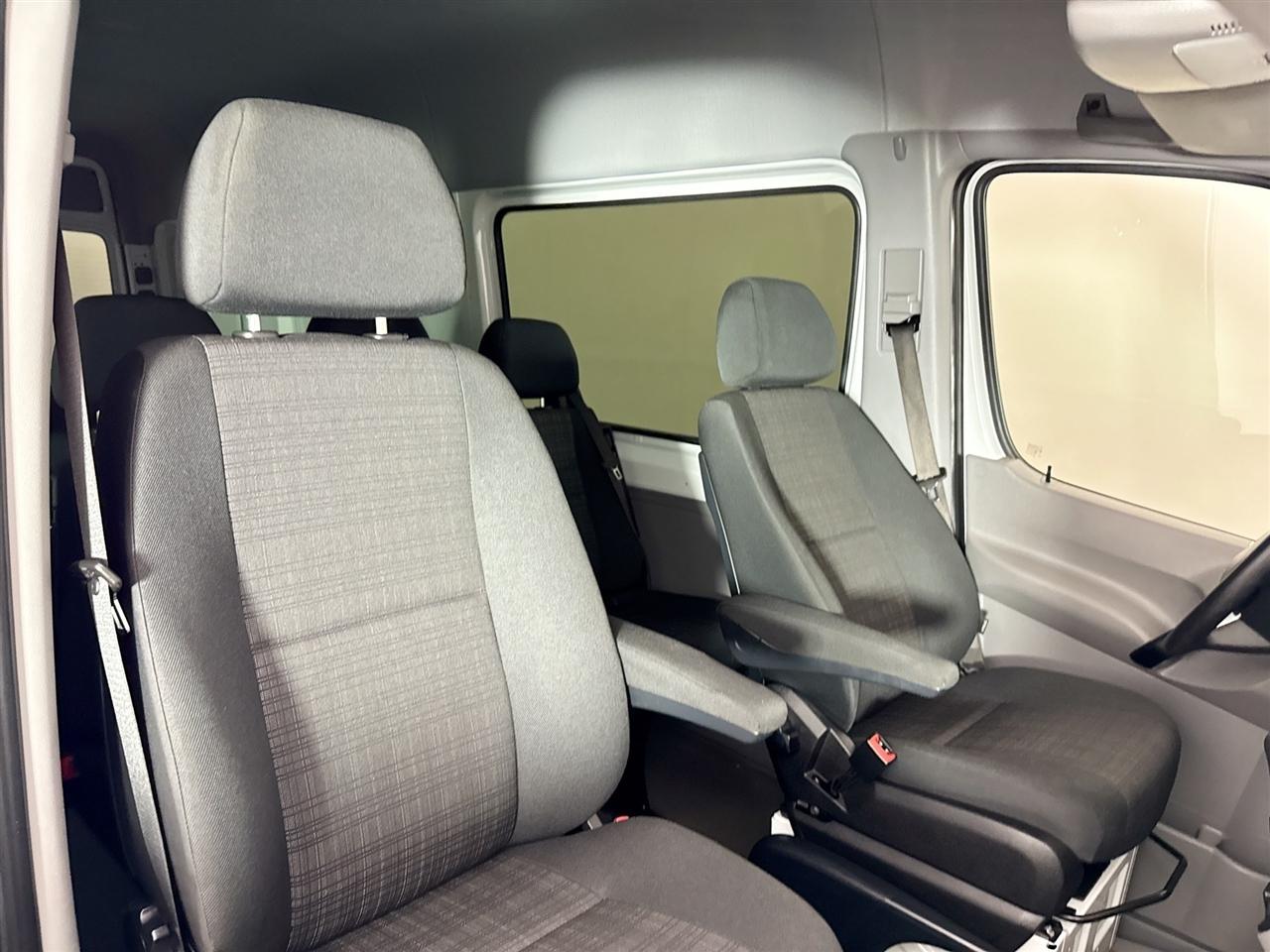 Mercedes-Benz Sprinter Crew Van 2500 High Roof V6 170" 4WD 2018