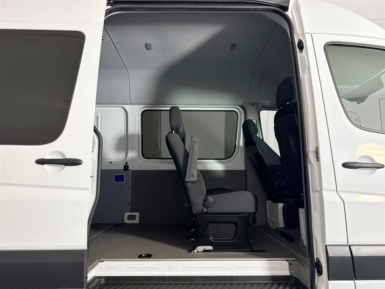 Mercedes-Benz Sprinter Crew Van 2500 High Roof V6 170" 4WD 2018