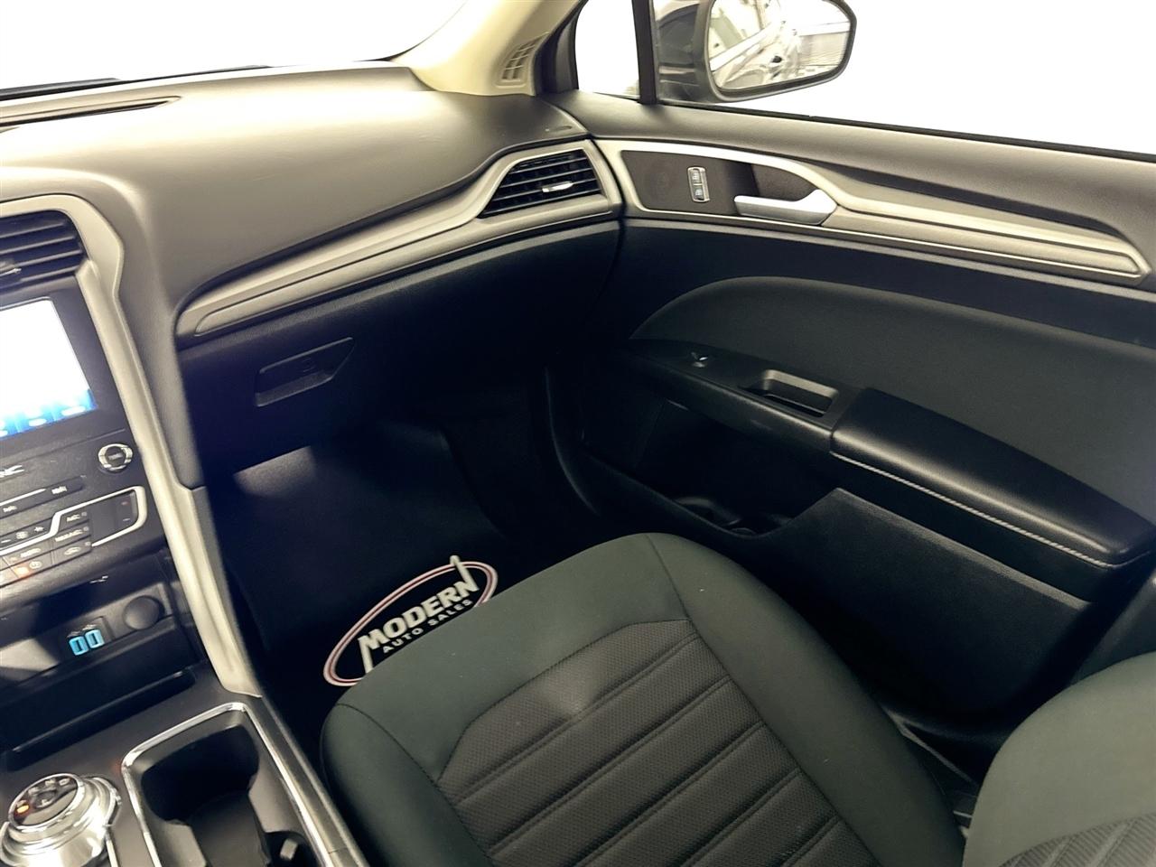 Ford Fusion Hybrid SE FWD 2020