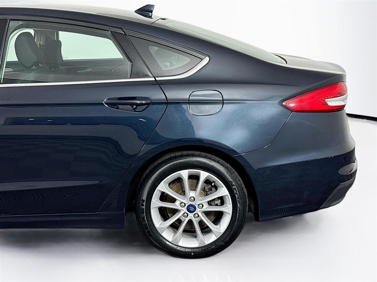 Ford Fusion Hybrid SE FWD 2020