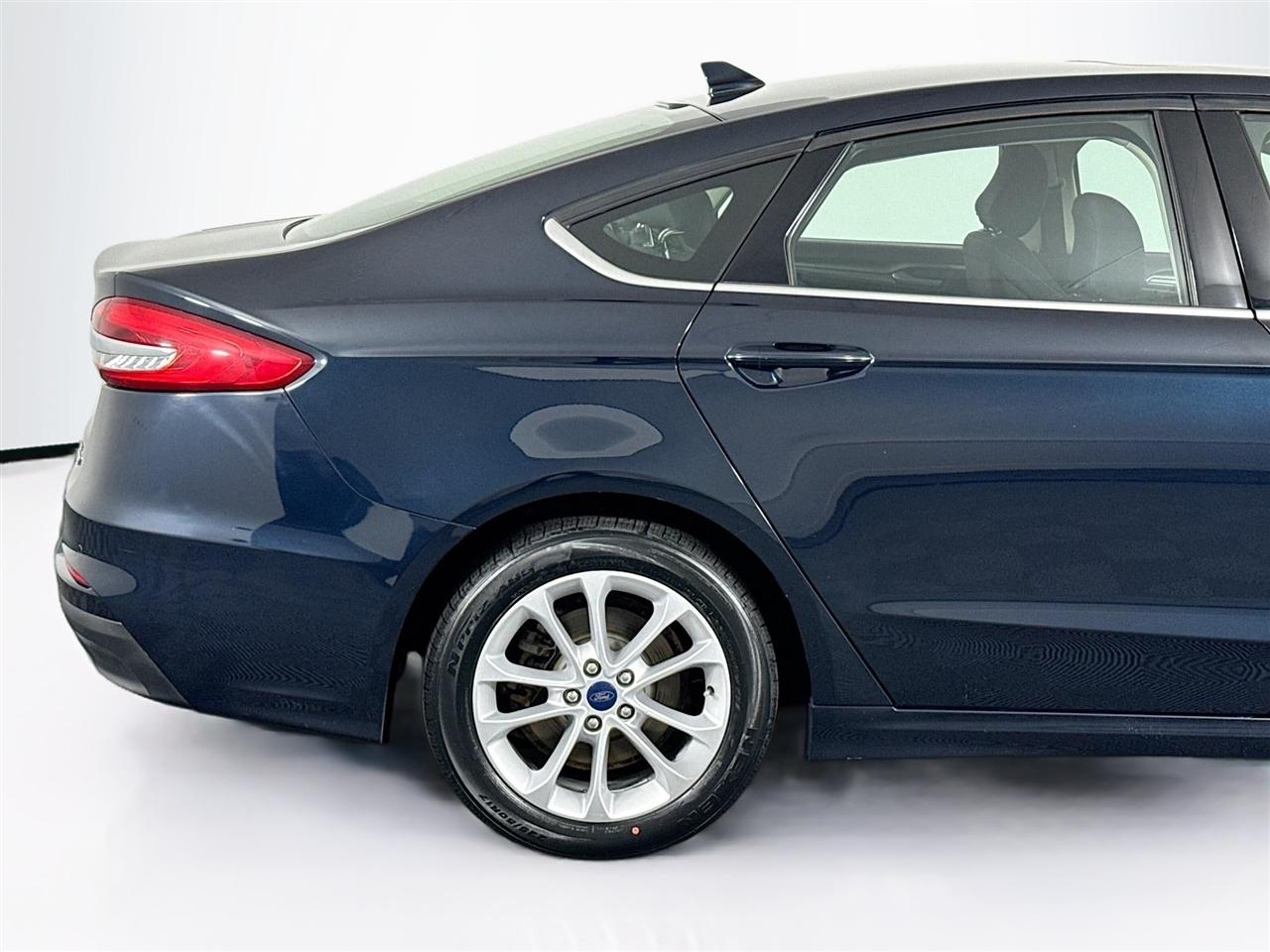 Ford Fusion Hybrid SE FWD 2020