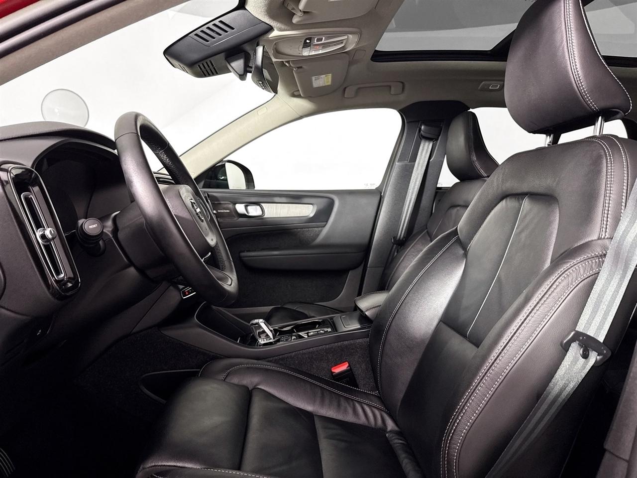 Volvo XC40 B5 AWD Ultimate Dark Theme 2023