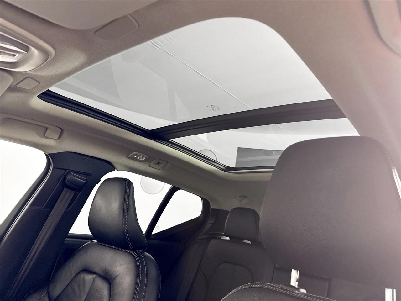Volvo XC40 B5 AWD Ultimate Dark Theme 2023
