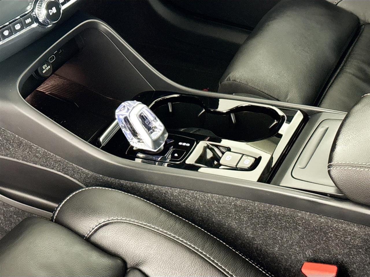 Volvo XC40 B5 AWD Ultimate Dark Theme 2023