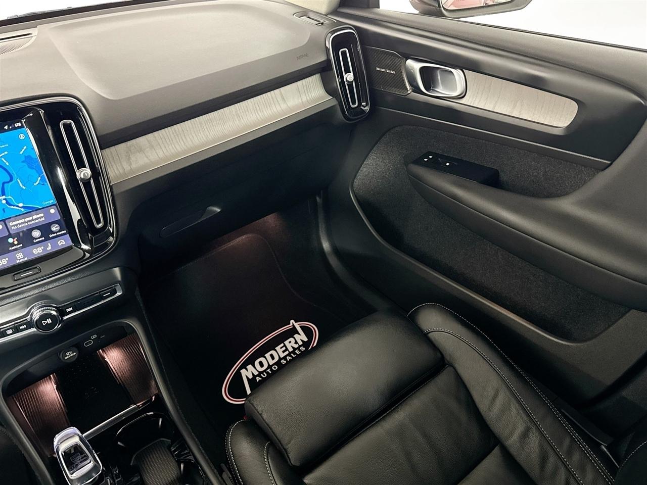 Volvo XC40 B5 AWD Ultimate Dark Theme 2023