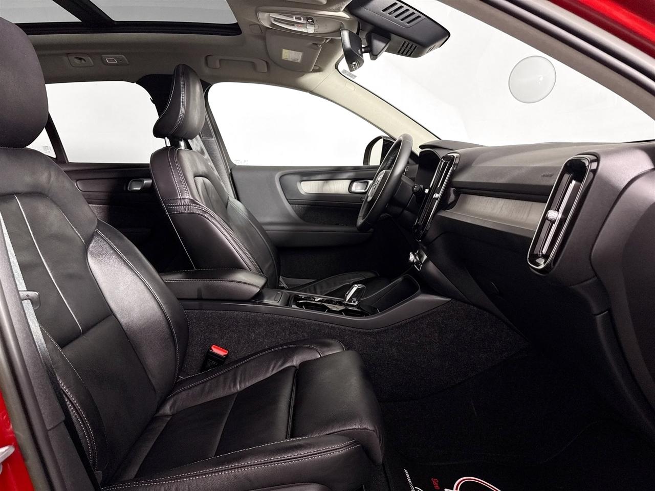 Volvo XC40 B5 AWD Ultimate Dark Theme 2023