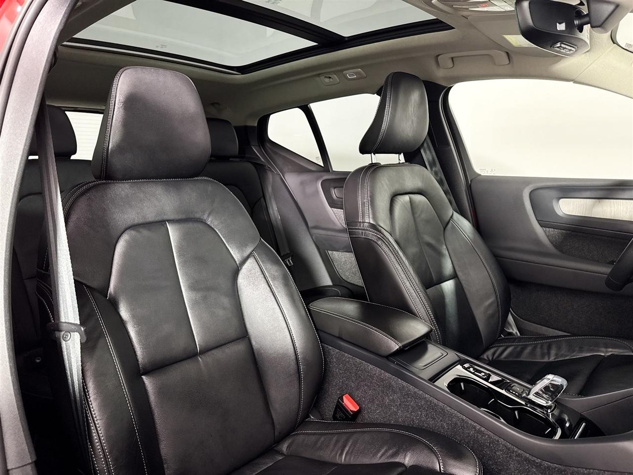 Volvo XC40 B5 AWD Ultimate Dark Theme 2023