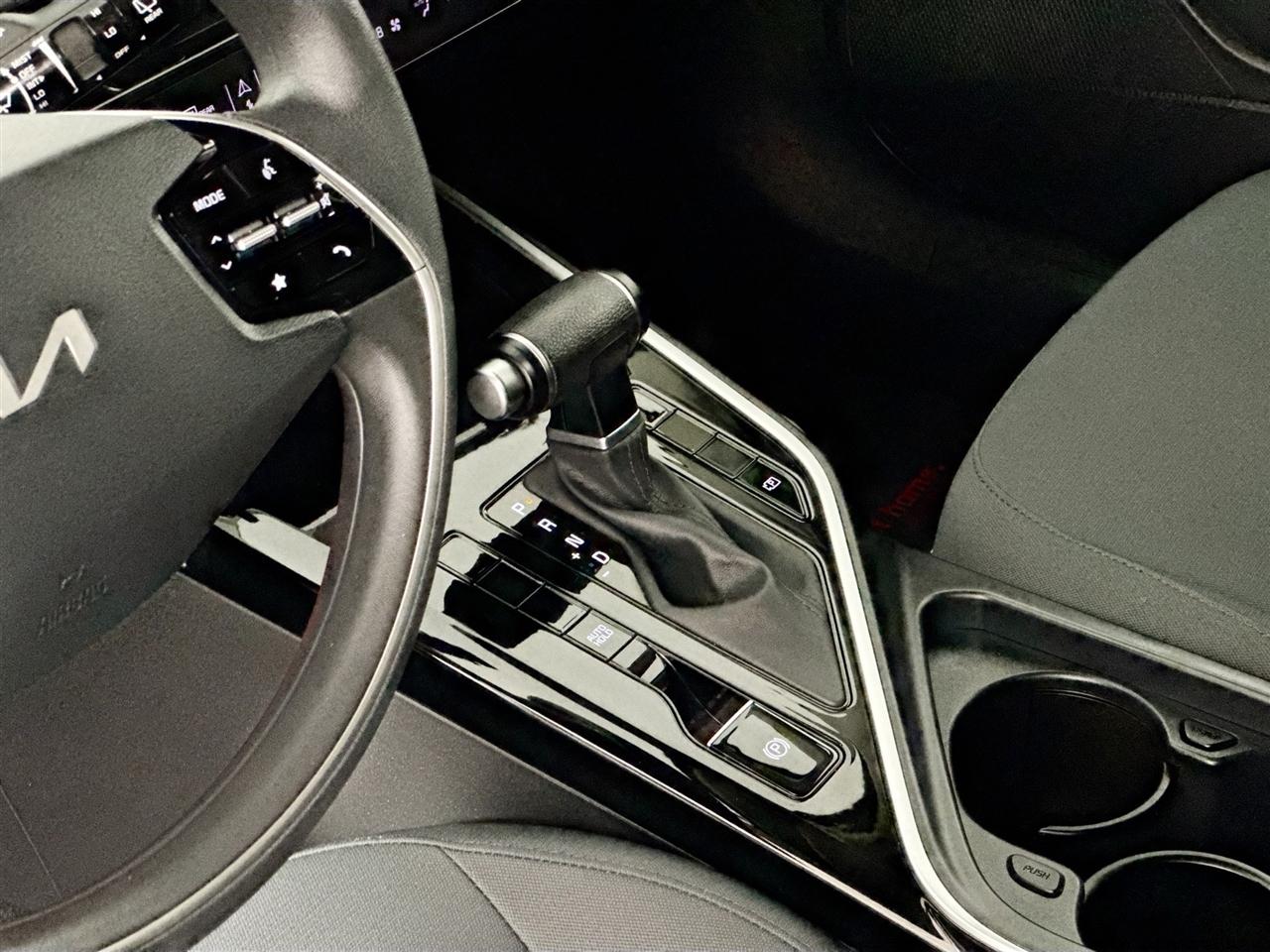 Kia Niro LX FWD 2023