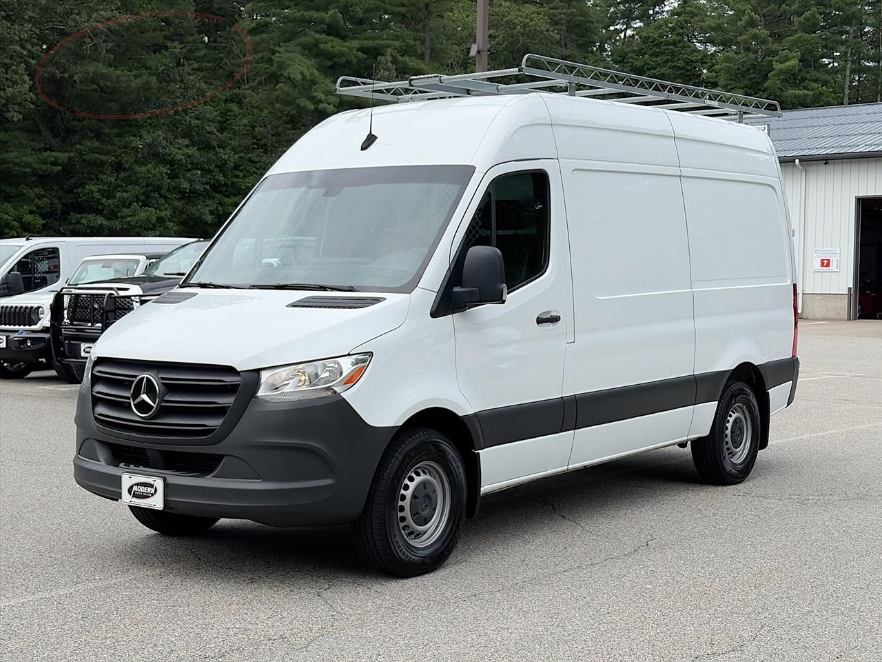 Mercedes-Benz Sprinter Cargo Van 1500 Standard Roof I4 144" RWD 2022