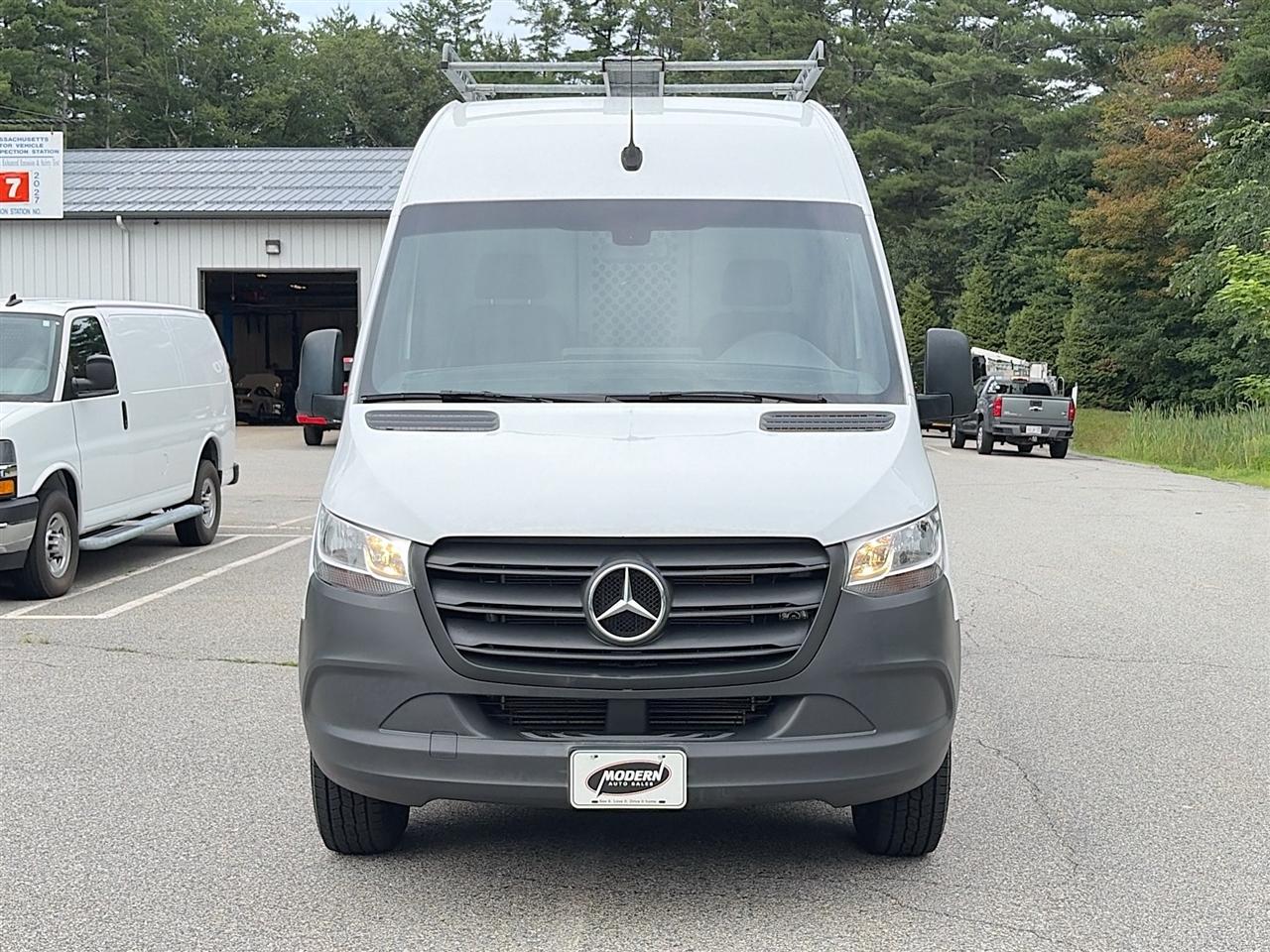 Mercedes-Benz Sprinter Cargo Van 1500 Standard Roof I4 144" RWD 2022