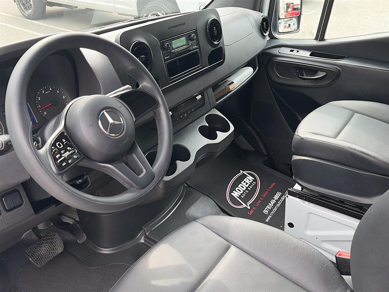 Mercedes-Benz Sprinter Cargo Van 1500 Standard Roof I4 144" RWD 2022