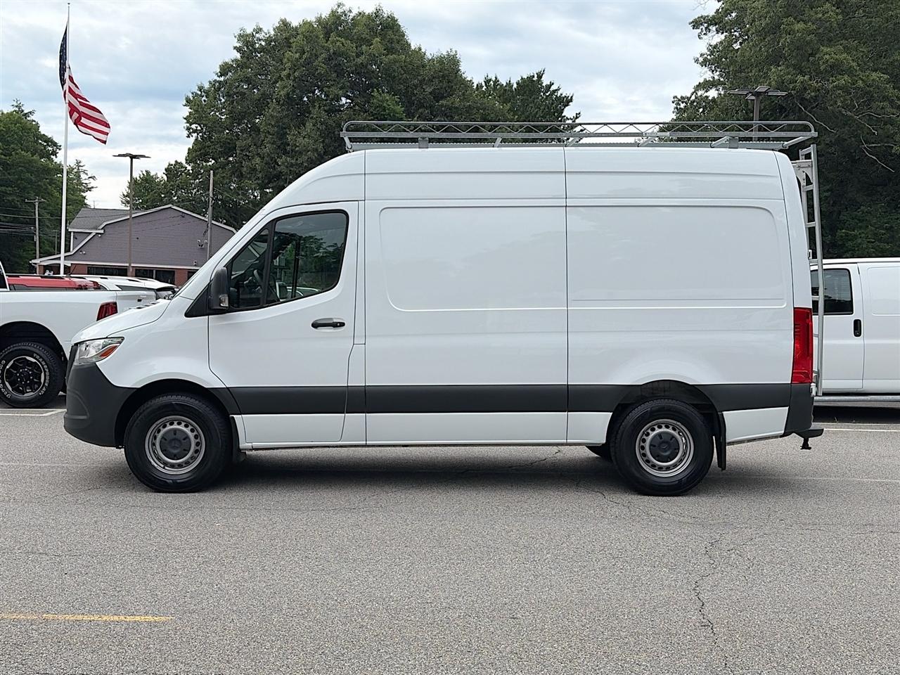 Mercedes-Benz Sprinter Cargo Van 1500 Standard Roof I4 144" RWD 2022