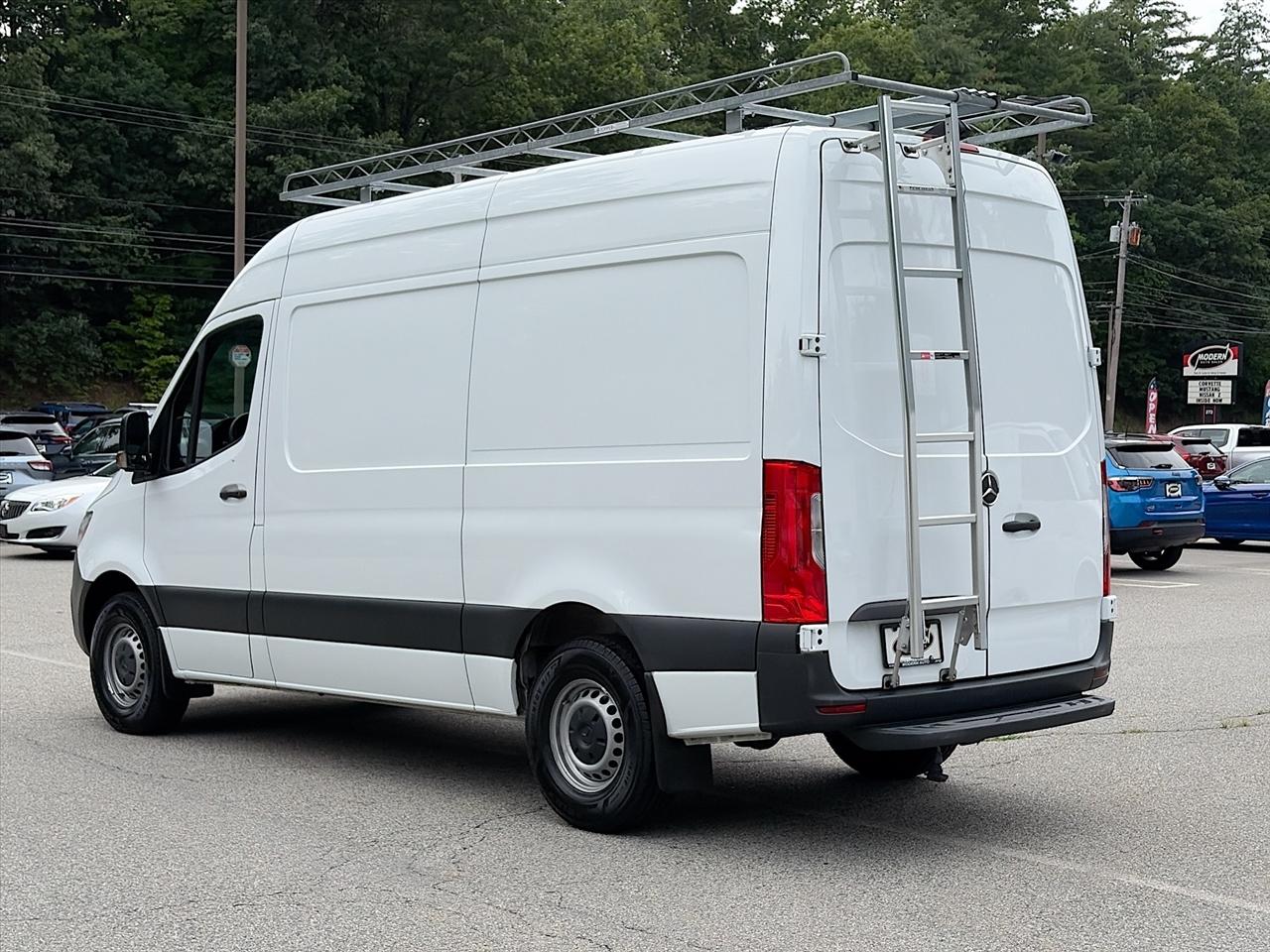 Mercedes-Benz Sprinter Cargo Van 1500 Standard Roof I4 144" RWD 2022