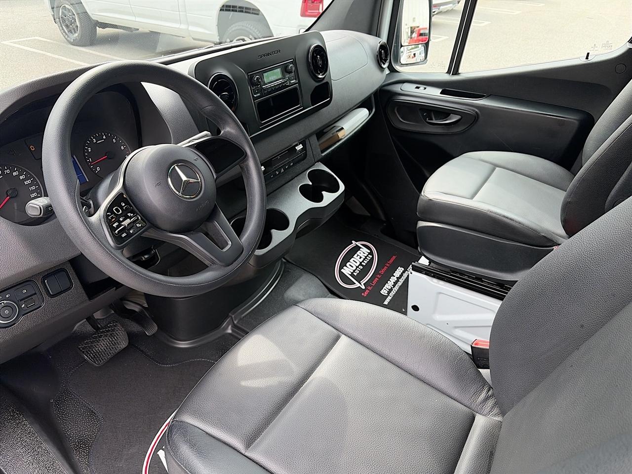 Mercedes-Benz Sprinter Cargo Van 1500 Standard Roof I4 144" RWD 2022
