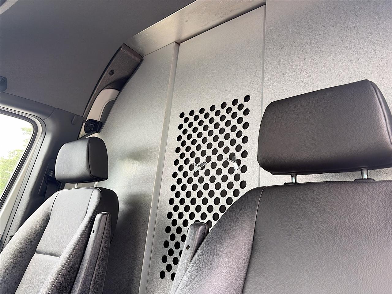 Mercedes-Benz Sprinter Cargo Van 1500 Standard Roof I4 144" RWD 2022
