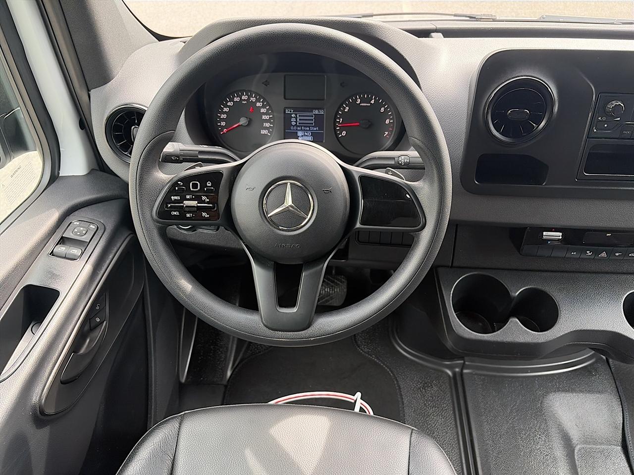 Mercedes-Benz Sprinter Cargo Van 1500 Standard Roof I4 144" RWD 2022