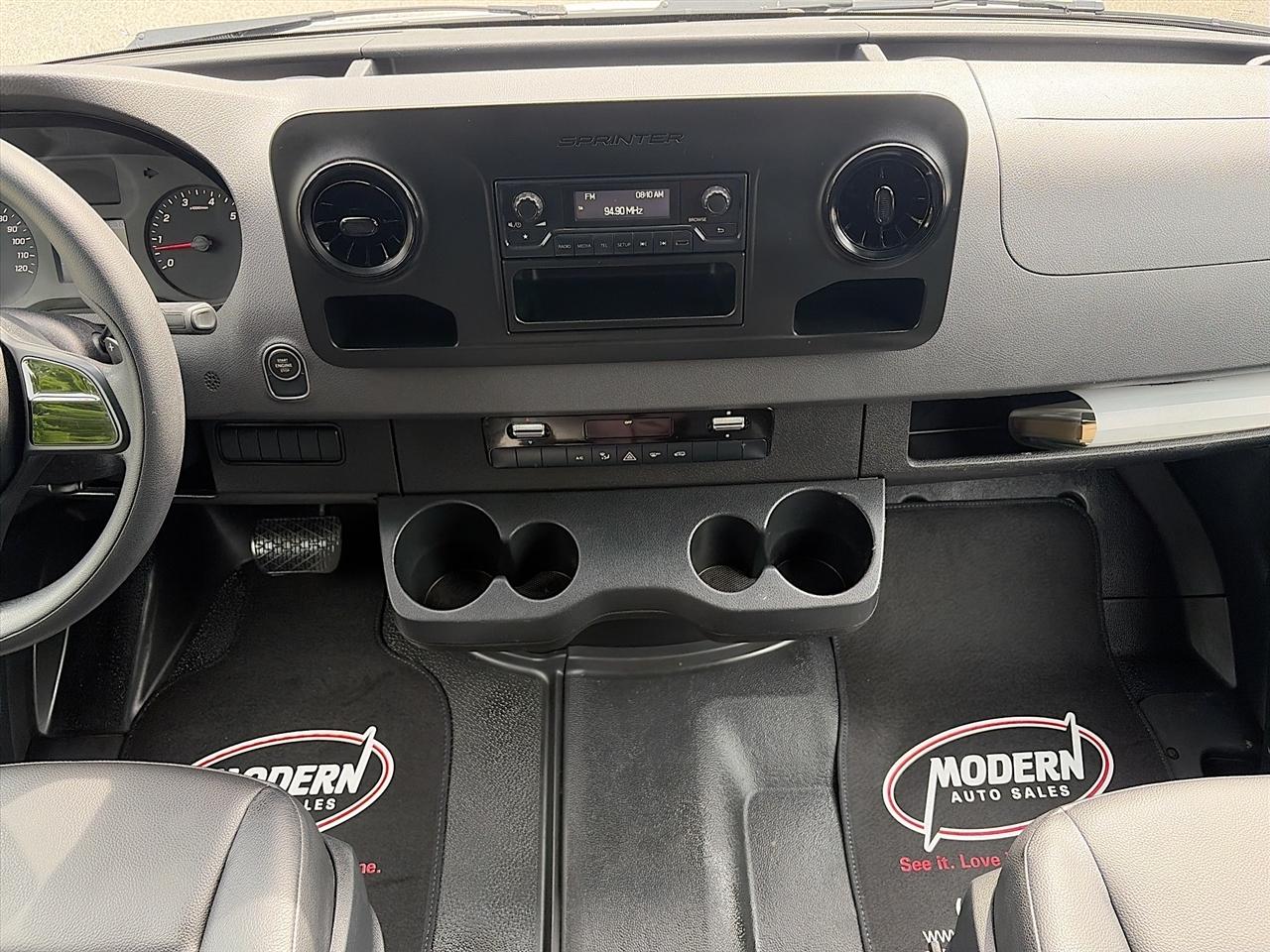 Mercedes-Benz Sprinter Cargo Van 1500 Standard Roof I4 144" RWD 2022