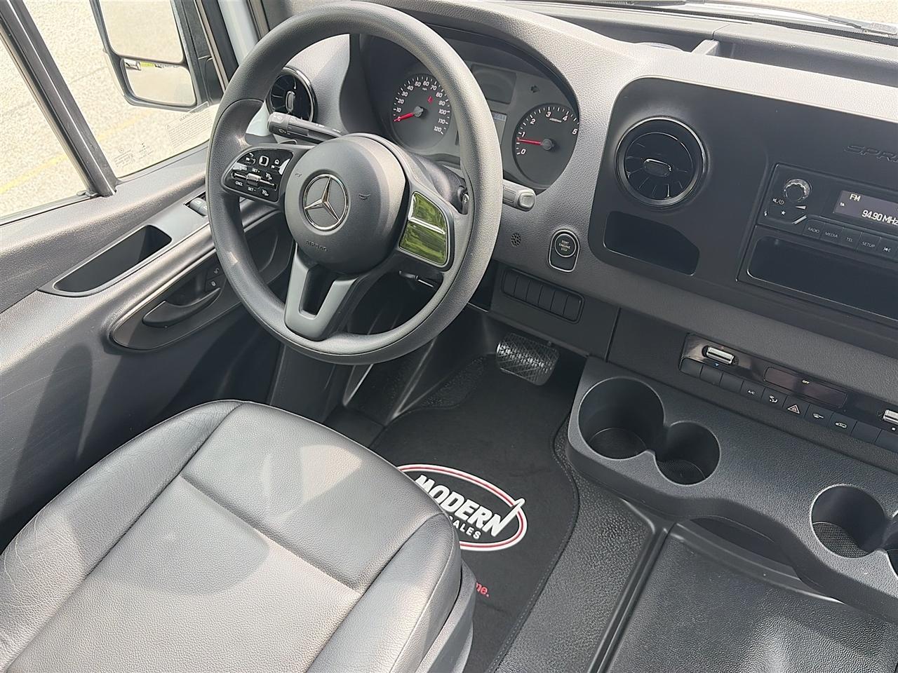 Mercedes-Benz Sprinter Cargo Van 1500 Standard Roof I4 144" RWD 2022