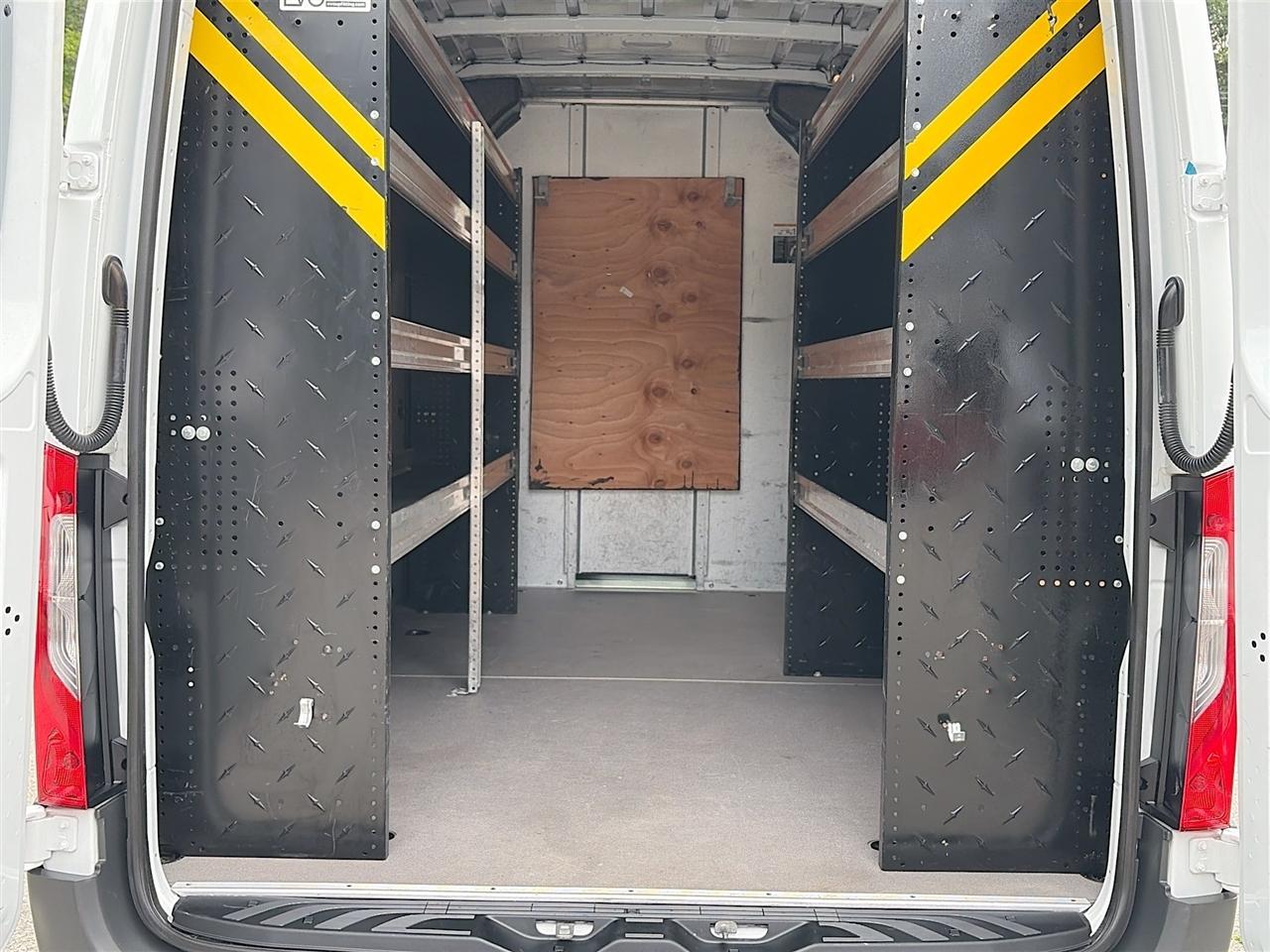 Mercedes-Benz Sprinter Cargo Van 1500 Standard Roof I4 144" RWD 2022