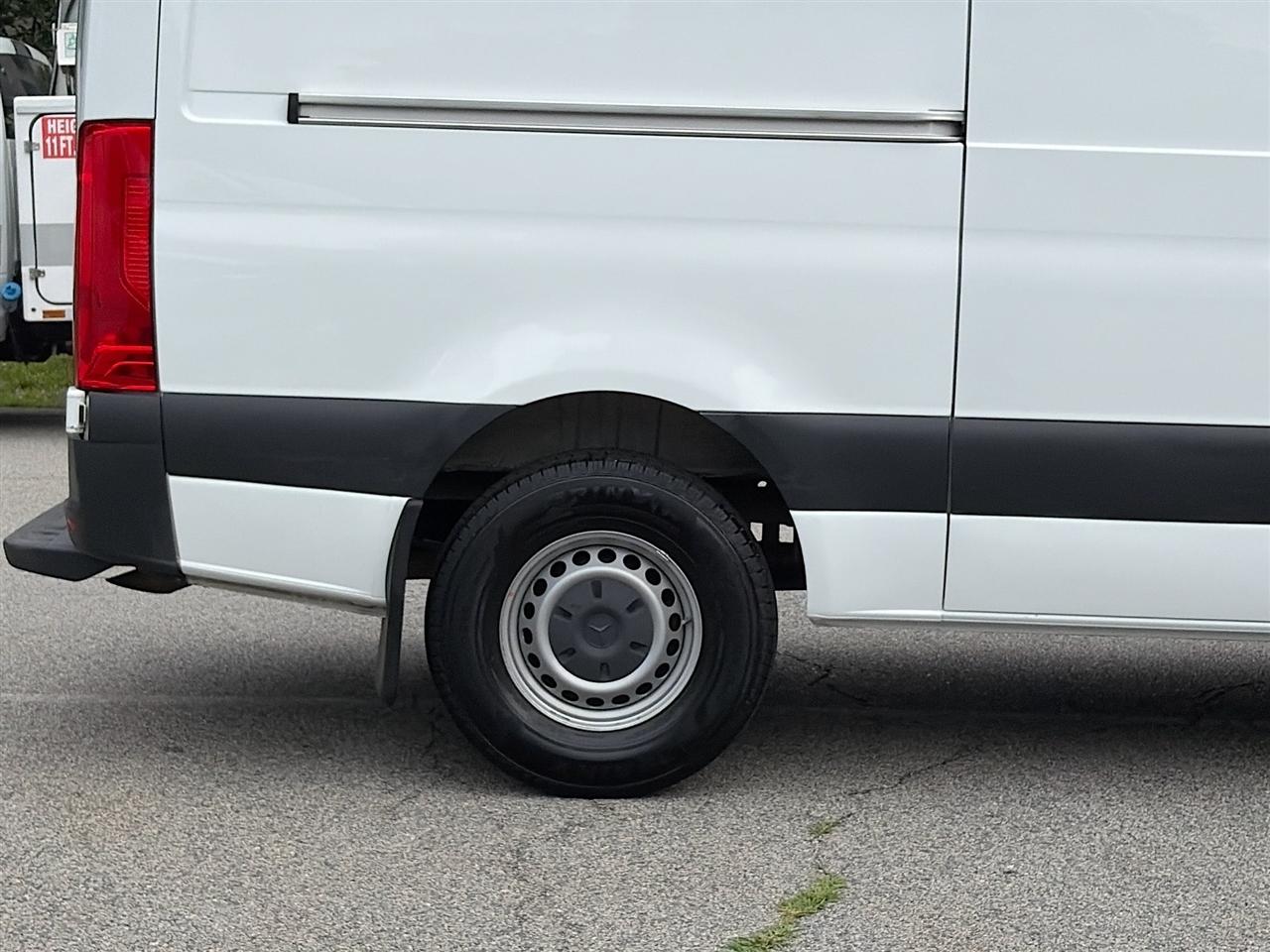 Mercedes-Benz Sprinter Cargo Van 1500 Standard Roof I4 144" RWD 2022