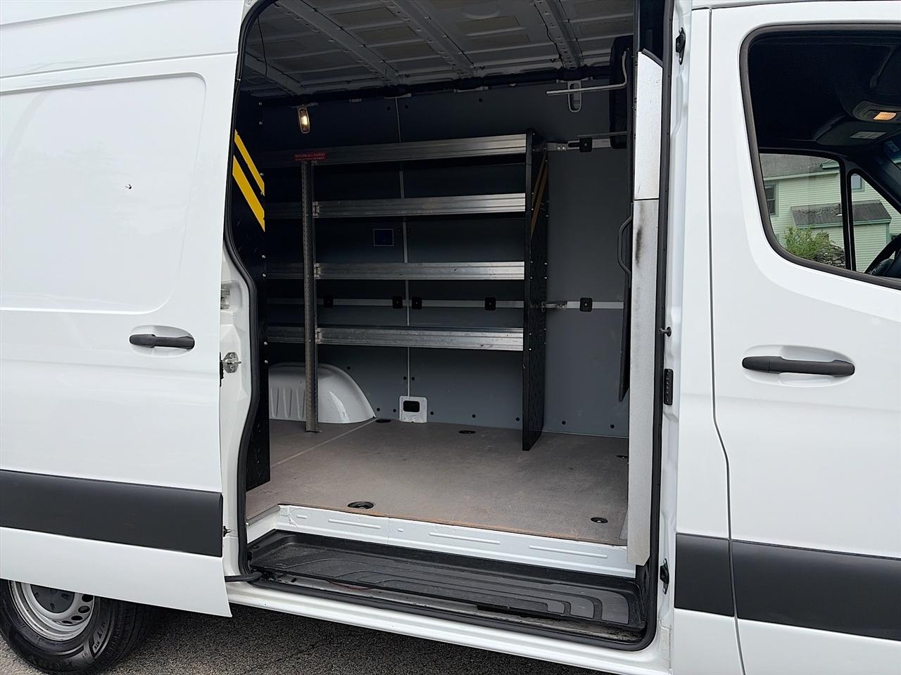 Mercedes-Benz Sprinter Cargo Van 1500 Standard Roof I4 144" RWD 2022