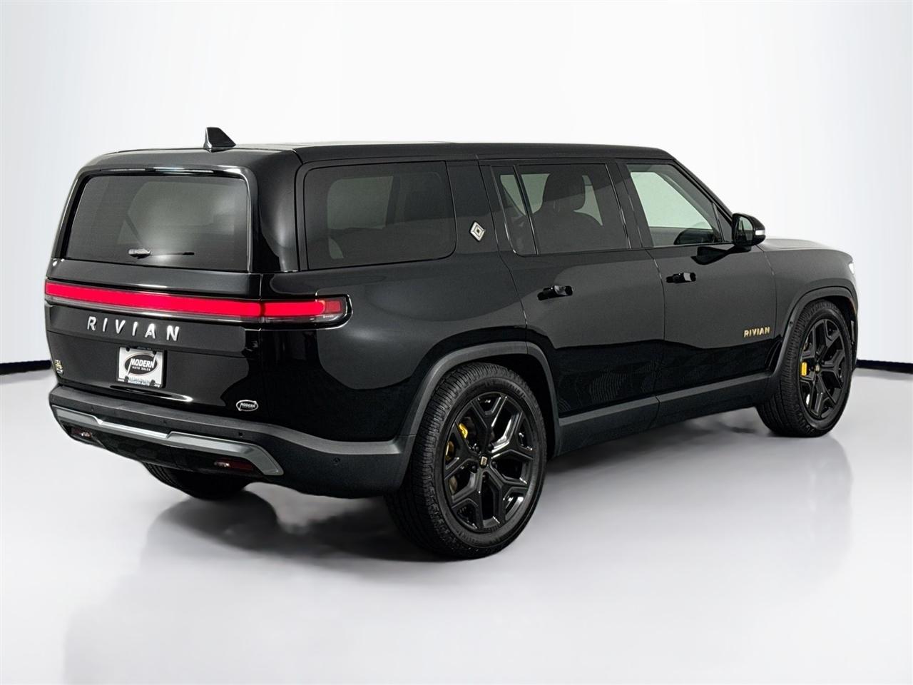 Rivian R1S Adventure Quad-Motor Large Pack 2023