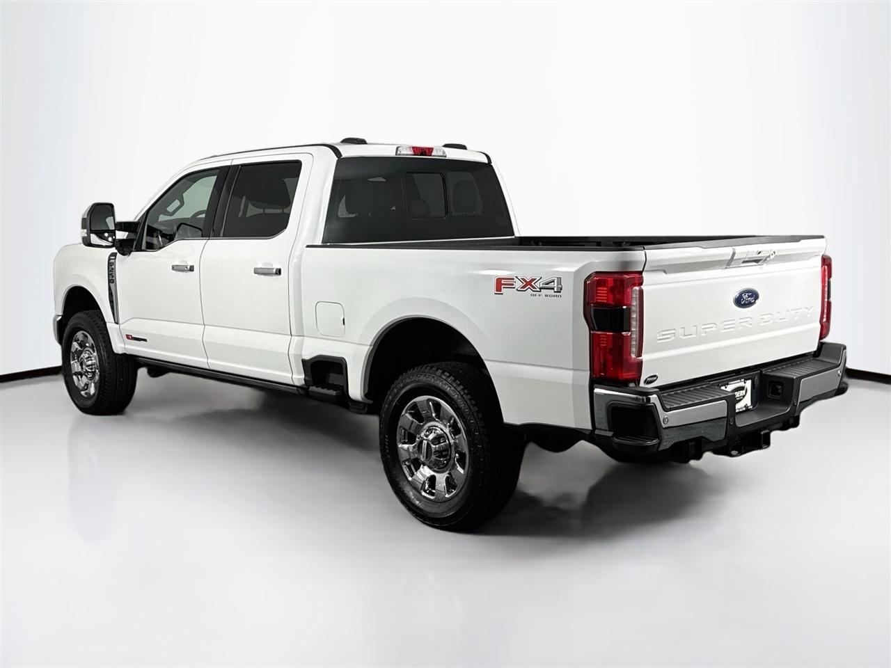 Ford Super Duty F-250 SRW King Ranch 4WD Crew Cab 8' Box 2025
