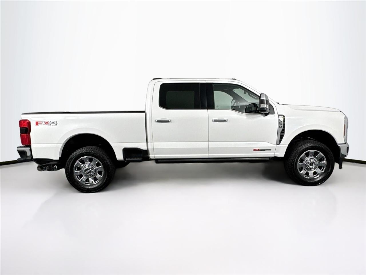 Ford Super Duty F-250 SRW King Ranch 4WD Crew Cab 8' Box 2025