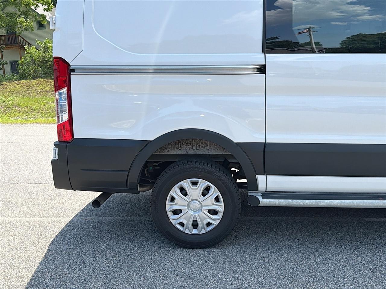Ford Transit Cargo Van T-250 130" Low Rf 9070 GVWR RWD 2025