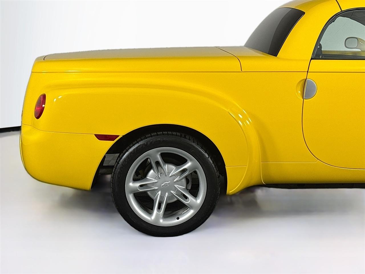 Chevrolet SSR Reg Cab 116.0" WB LS 2004