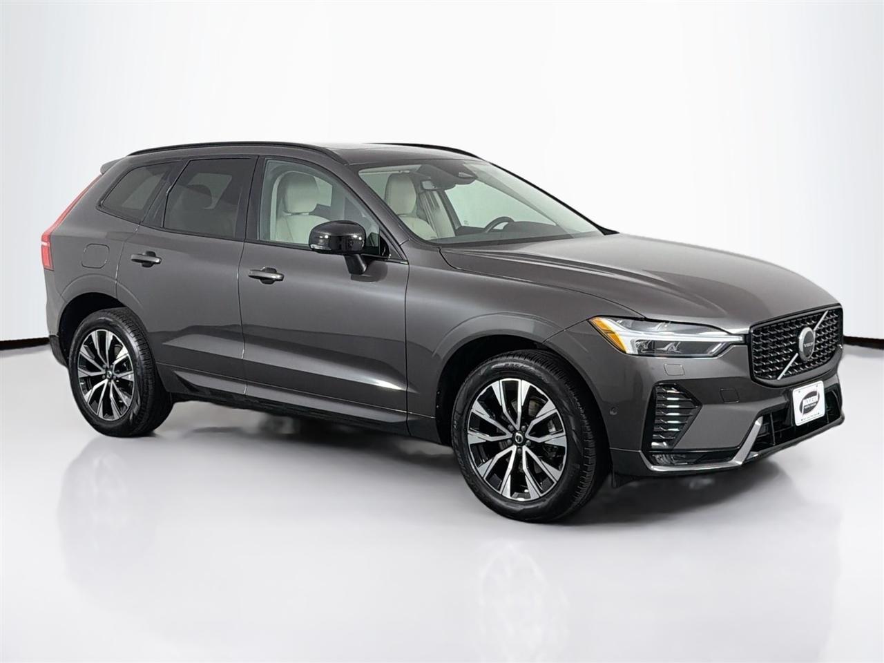 Volvo XC60 B5 AWD Plus Dark Theme 2023