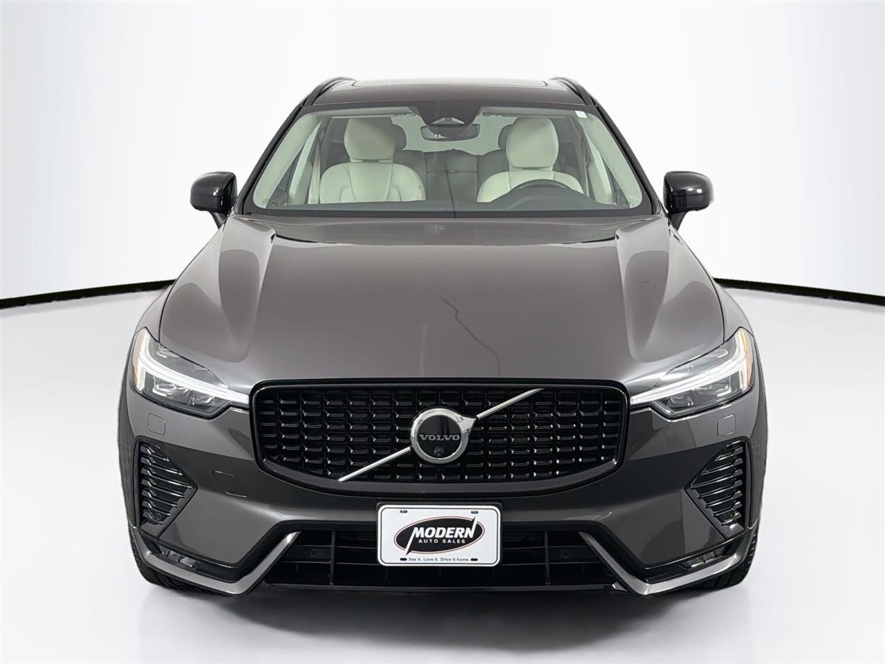 Volvo XC60 B5 AWD Plus Dark Theme 2023