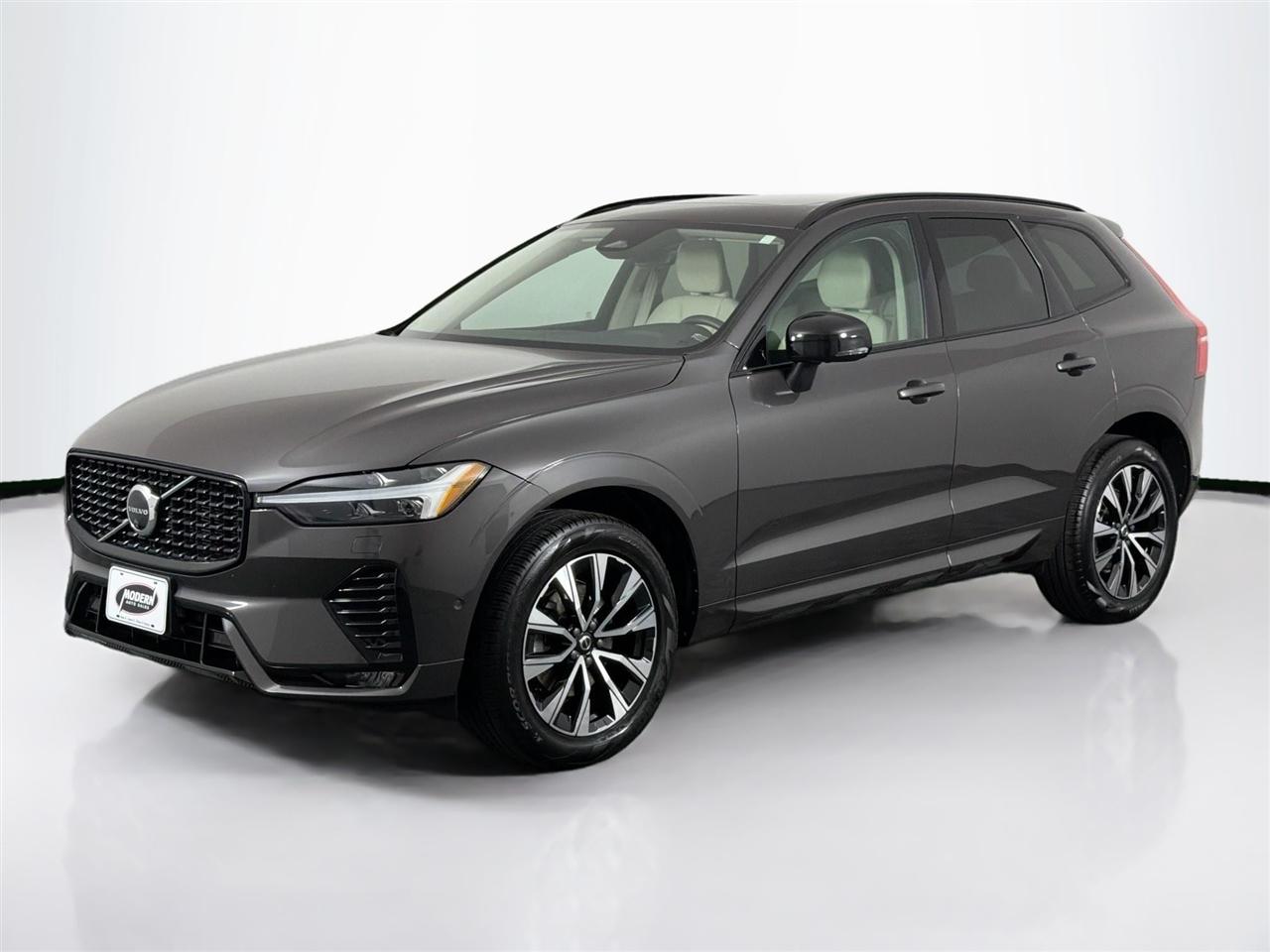 Volvo XC60 B5 AWD Plus Dark Theme 2023