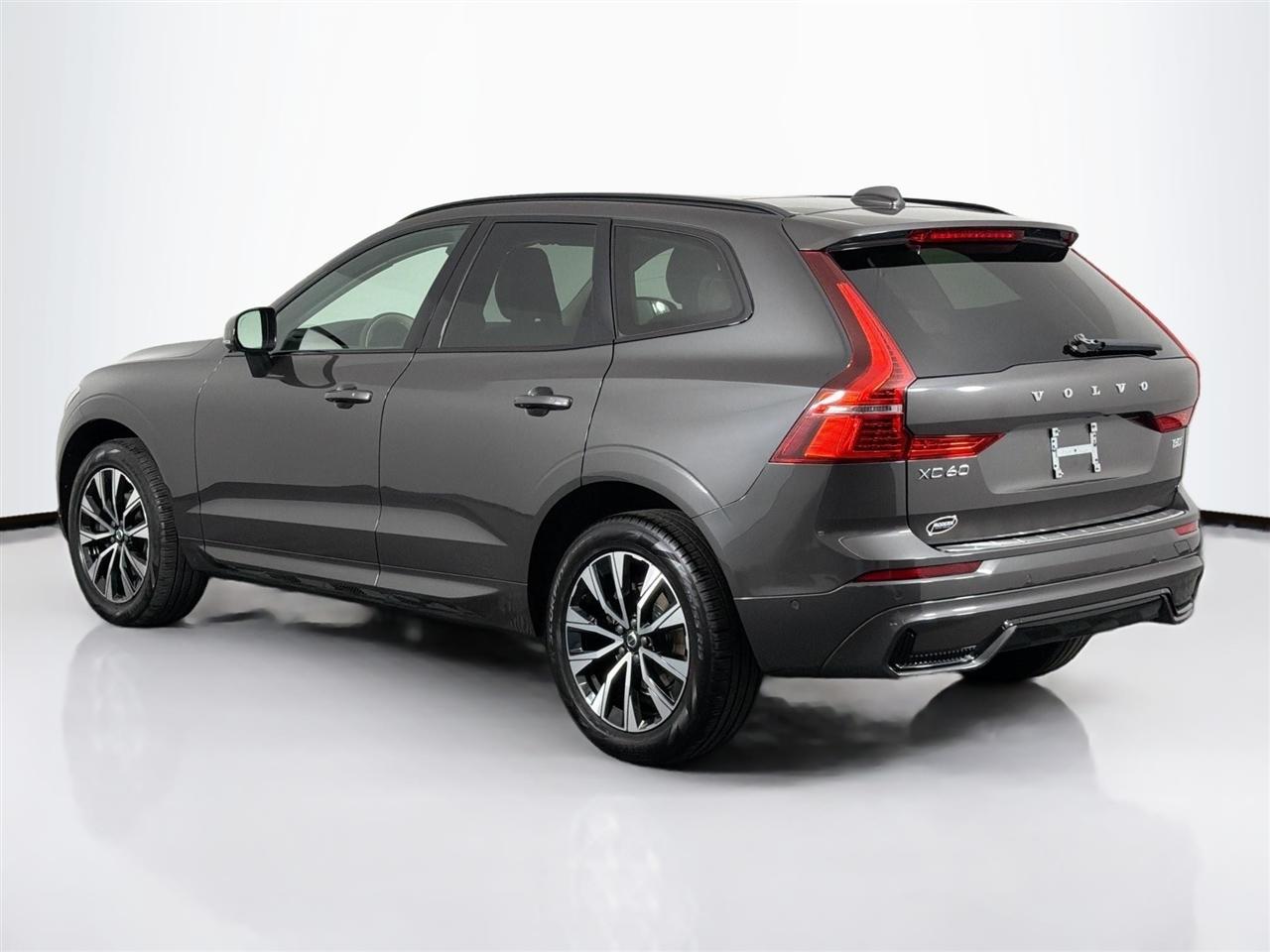 Volvo XC60 B5 AWD Plus Dark Theme 2023