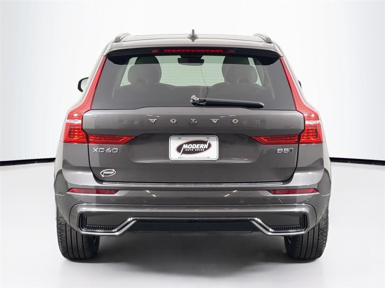 Volvo XC60 B5 AWD Plus Dark Theme 2023