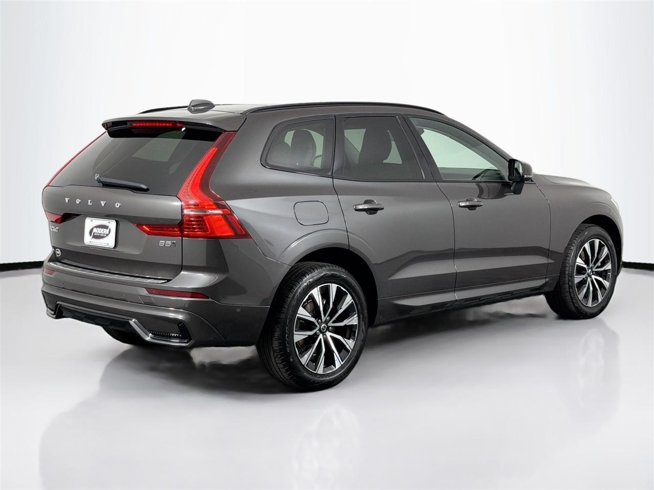 Volvo XC60 B5 AWD Plus Dark Theme 2023