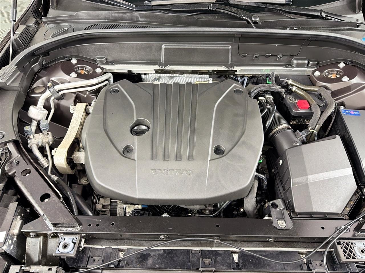Volvo XC60 B5 AWD Plus Dark Theme 2023