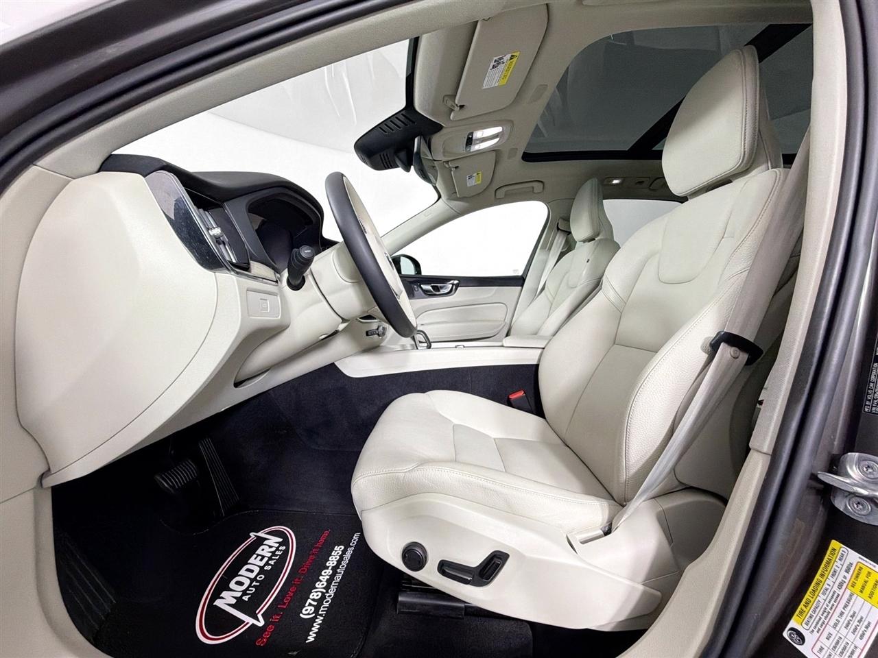Volvo XC60 B5 AWD Plus Dark Theme 2023