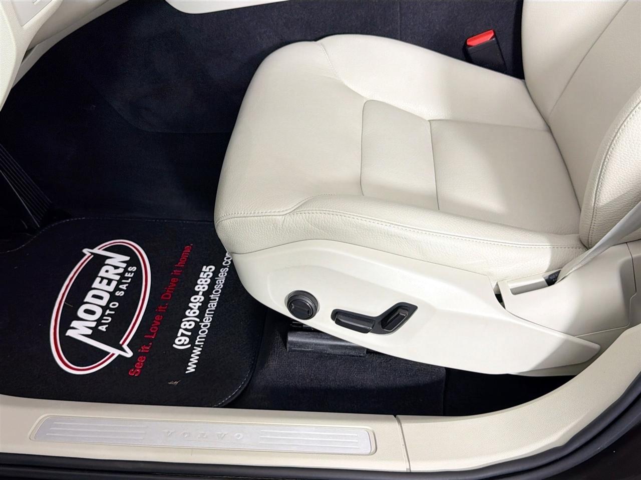 Volvo XC60 B5 AWD Plus Dark Theme 2023
