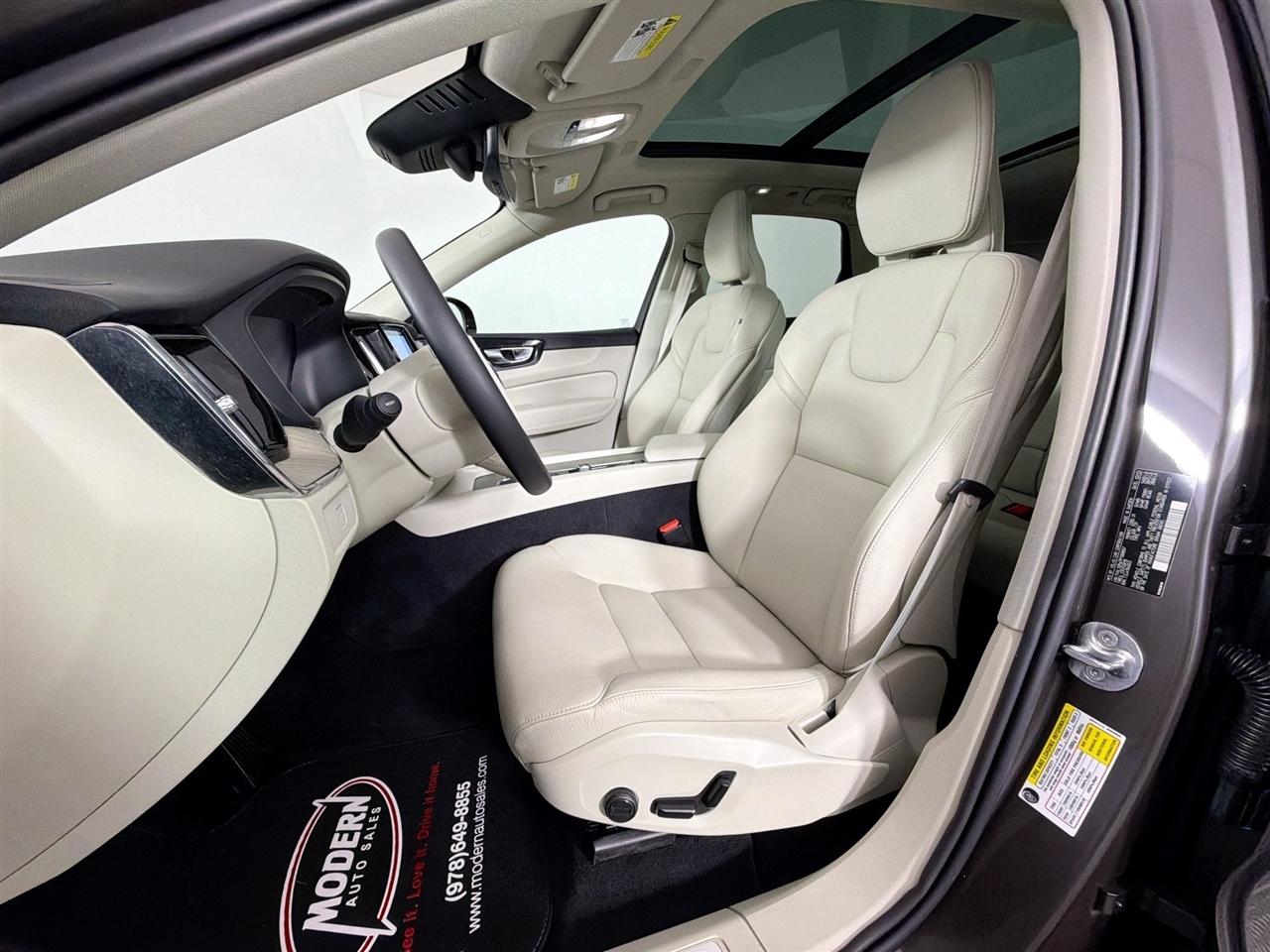 Volvo XC60 B5 AWD Plus Dark Theme 2023