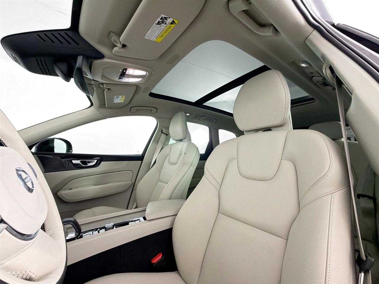 Volvo XC60 B5 AWD Plus Dark Theme 2023