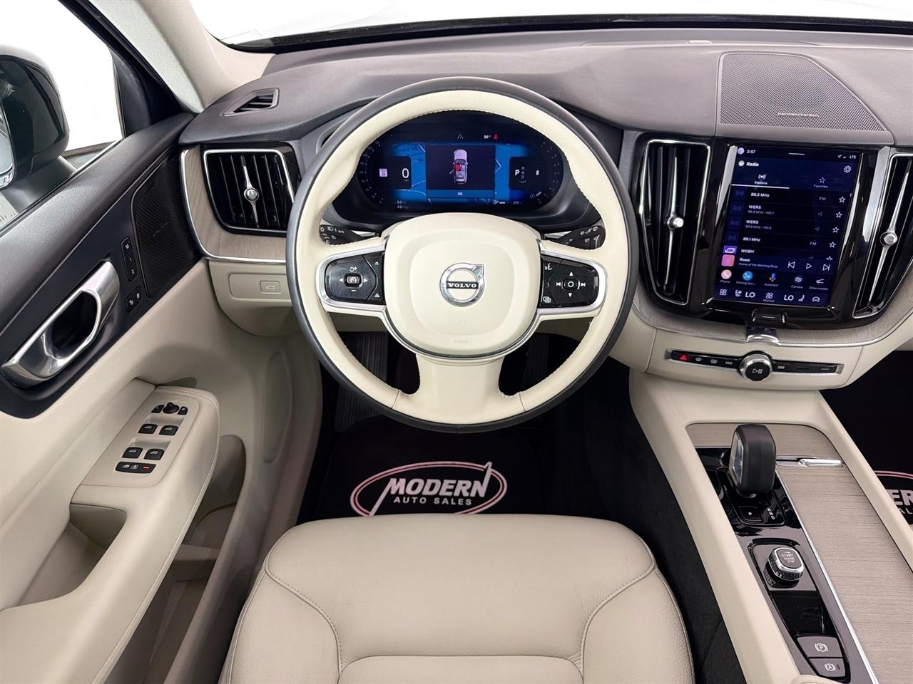 Volvo XC60 B5 AWD Plus Dark Theme 2023