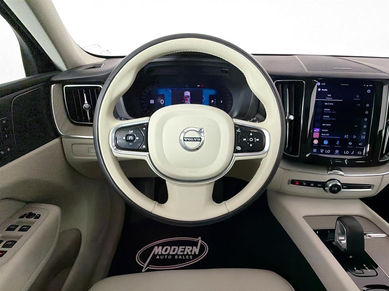 Volvo XC60 B5 AWD Plus Dark Theme 2023
